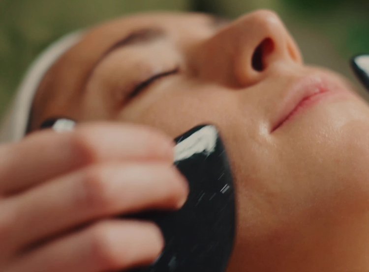 Facial Acupuncture Gua Sha